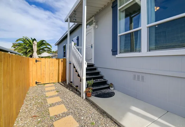 718 Sycamore Avenue, Vista, California 92083