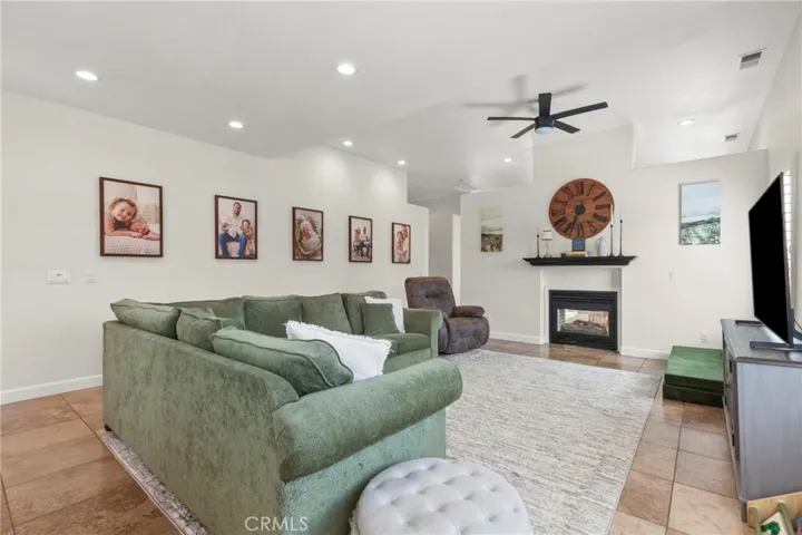 1204 Grassy Hollow, Paso Robles, California 93446