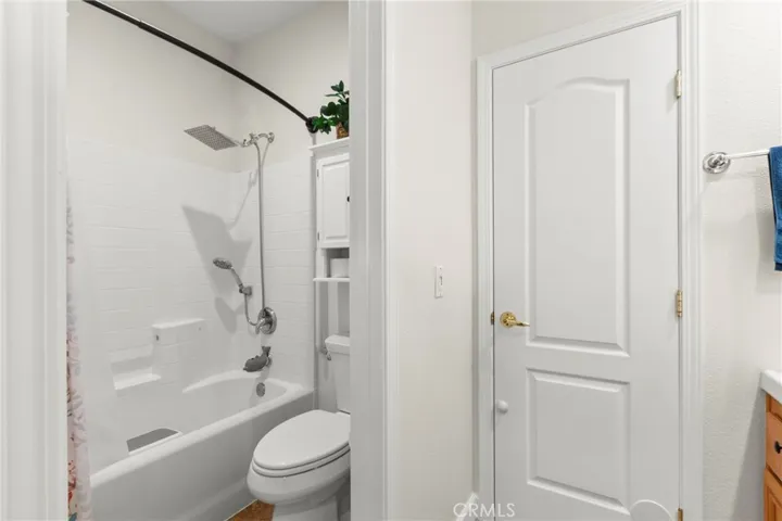 1204 Grassy Hollow, Paso Robles, California 93446