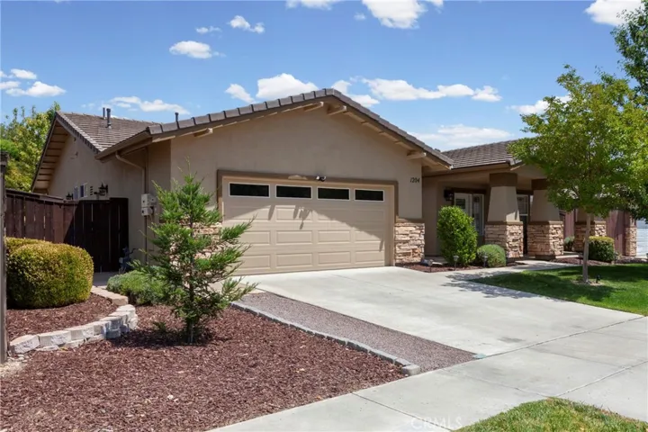 1204 Grassy Hollow, Paso Robles, California 93446