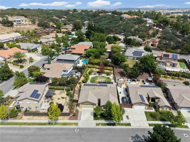 1204 Grassy Hollow, Paso Robles, California 93446