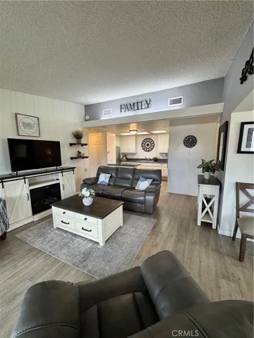 1075 Brookline Rd, Seal Beach, California 90740