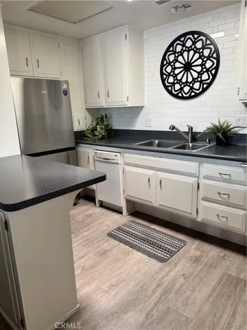 1075 Brookline Rd, Seal Beach, California 90740