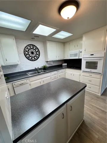 1075 Brookline Rd, Seal Beach, California 90740