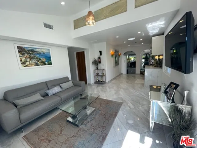 425 Sunridge Street, Playa Del Rey, California 90293