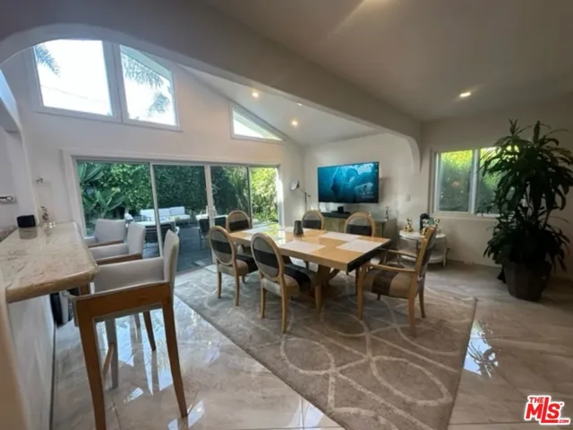 425 Sunridge Street, Playa Del Rey, California 90293
