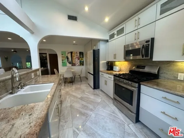 425 Sunridge Street, Playa Del Rey, California 90293