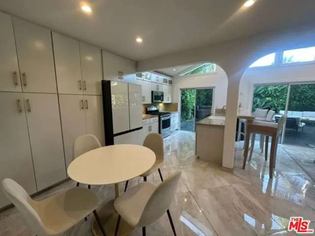 425 Sunridge Street, Playa Del Rey, California 90293
