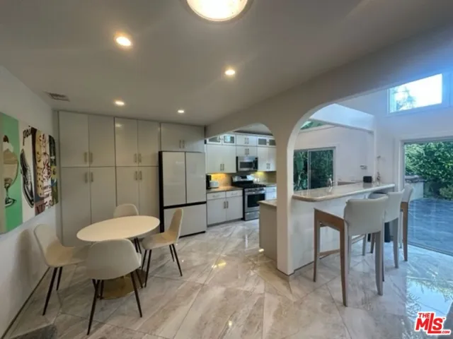 425 Sunridge Street, Playa Del Rey, California 90293
