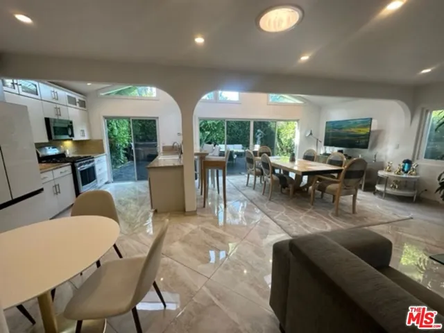 425 Sunridge Street, Playa Del Rey, California 90293