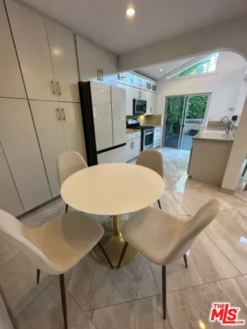 425 Sunridge Street, Playa Del Rey, California 90293