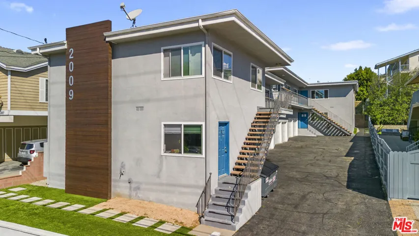 2009 Carnegie Lane 7, Redondo Beach, California 90278