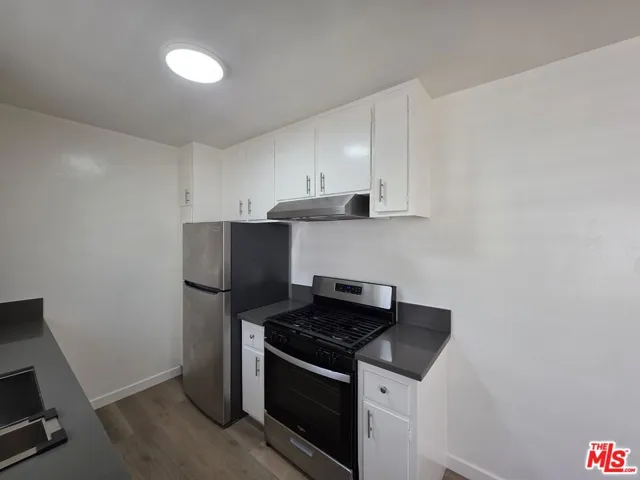 2009 Carnegie Lane 7, Redondo Beach, California 90278
