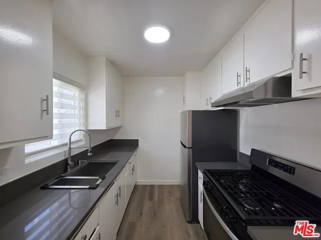 2009 Carnegie Lane 7, Redondo Beach, California 90278
