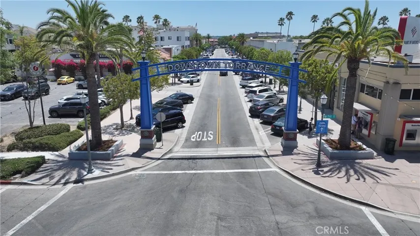 The vibrant downtown area of Old Torrance is an easy 12 minute stroll away.