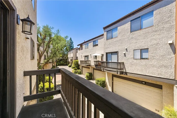 Additional private outdoor balcony off the kitchen
