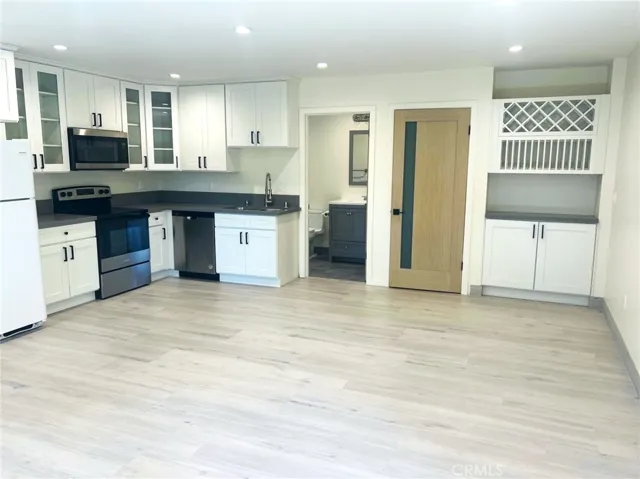 18349 1/2 Hiawatha Street, Northridge, California 91326