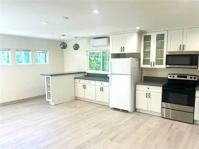18349 1/2 Hiawatha Street, Northridge, California 91326