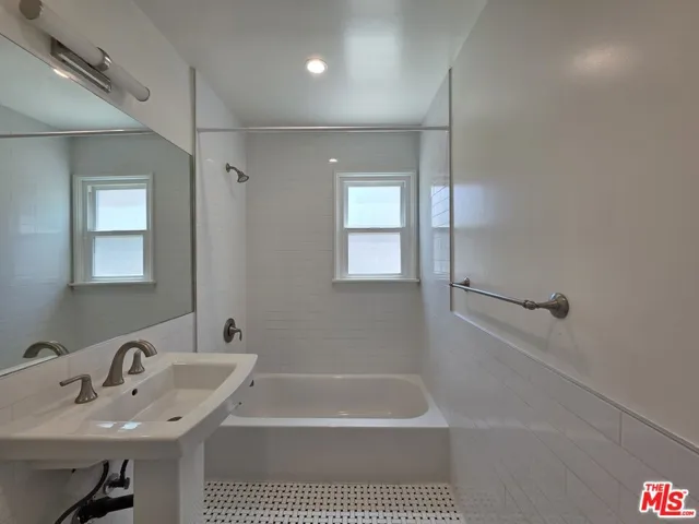 102 Gaviota Avenue 106, Long Beach, California 90802