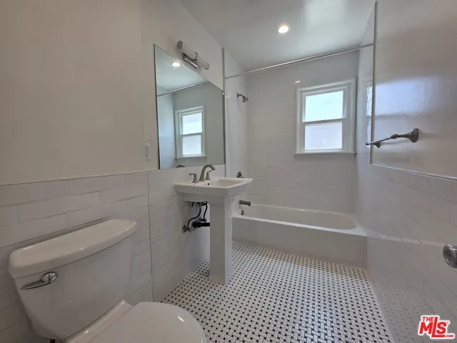 102 Gaviota Avenue 106, Long Beach, California 90802