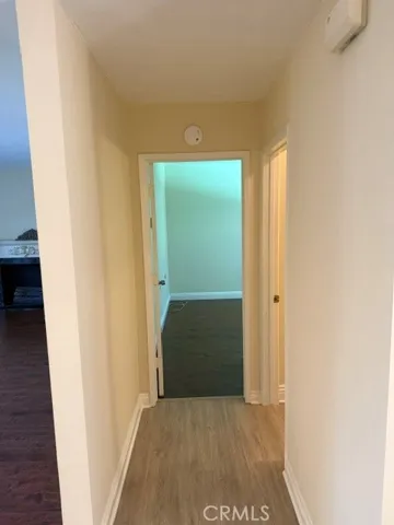 Hallway to hallway BA and small BR