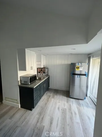 Larger Studio - kitchen