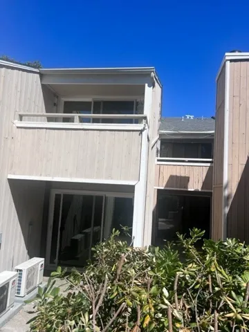 Larger studio - balcony