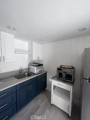 Larger studio kitchne