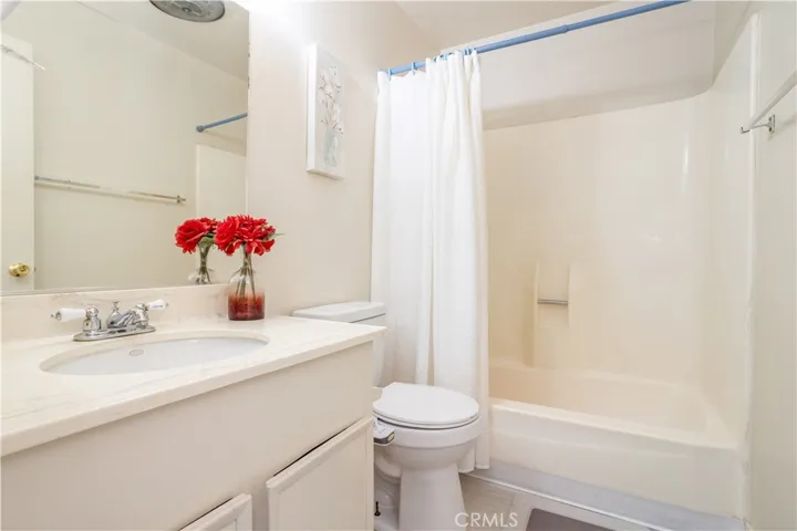 10125 De Soto 45, Chatsworth, California 91311