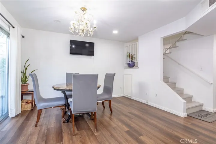 10125 De Soto 45, Chatsworth, California 91311