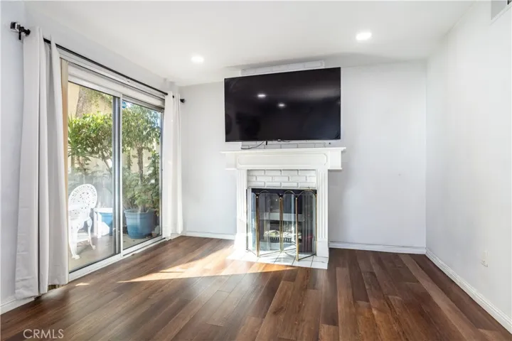 10125 De Soto 45, Chatsworth, California 91311