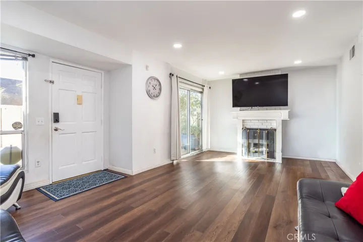 10125 De Soto 45, Chatsworth, California 91311