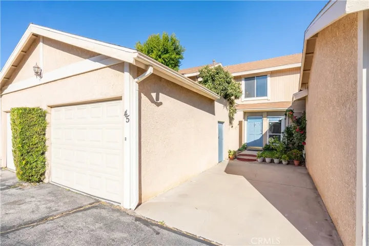 10125 De Soto 45, Chatsworth, California 91311