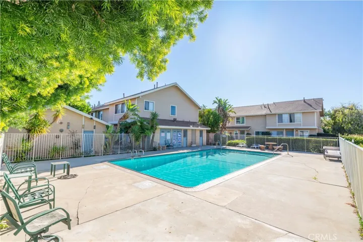 10125 De Soto 45, Chatsworth, California 91311