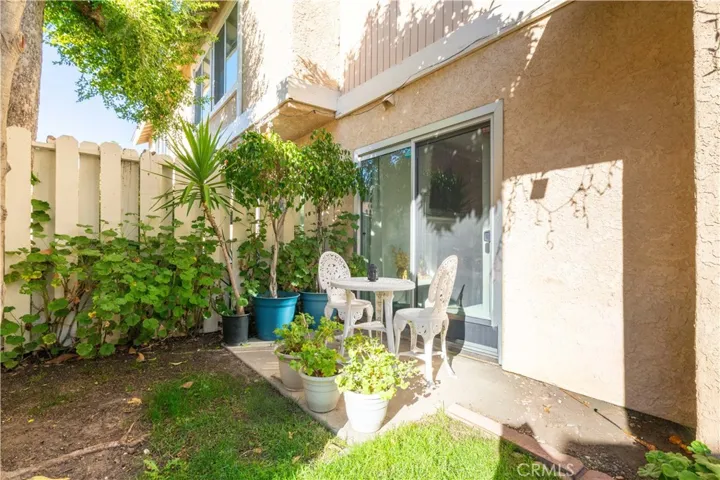 10125 De Soto 45, Chatsworth, California 91311