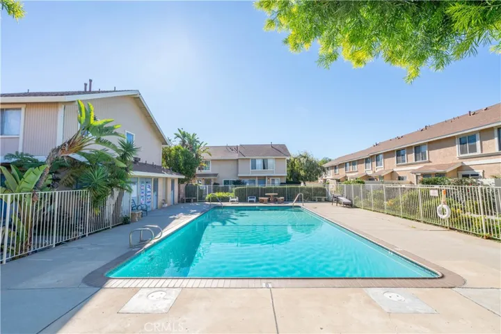 10125 De Soto 45, Chatsworth, California 91311