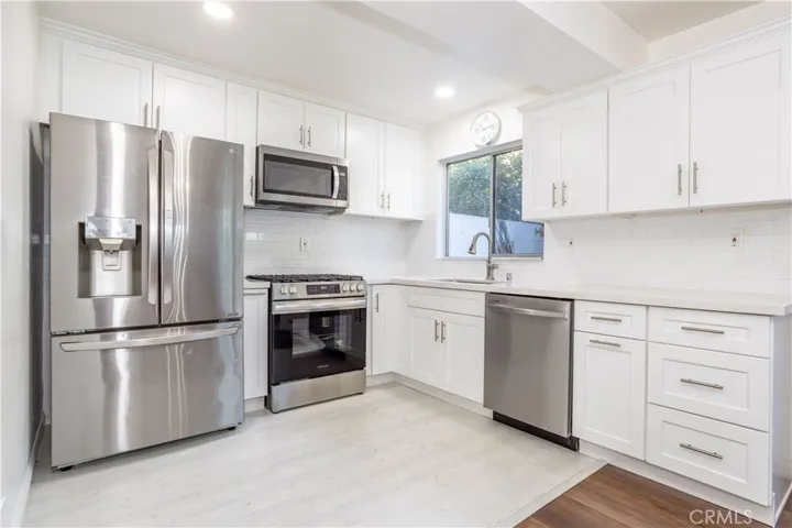 10125 De Soto 45, Chatsworth, California 91311