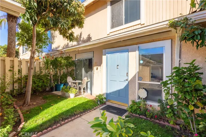 10125 De Soto 45, Chatsworth, California 91311