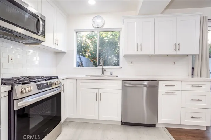 10125 De Soto 45, Chatsworth, California 91311
