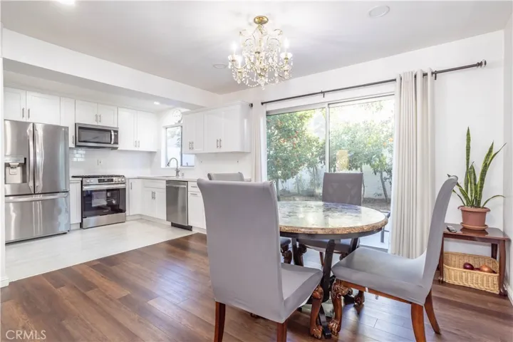 10125 De Soto 45, Chatsworth, California 91311