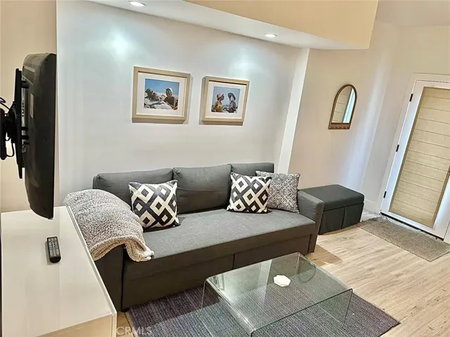 2506 Zorada Drive, Los Angeles, California 90046