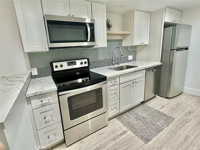 2506 Zorada Drive, Los Angeles, California 90046
