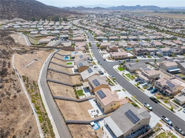 32439 Prairie Crossing Drive, Winchester, California 92596