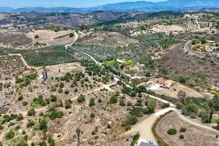 Twin Oaks Valley Rd., Vista, California 92084