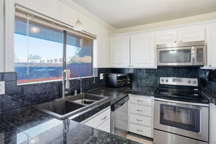 9463 Gold Coast H5, San Diego, California 92126