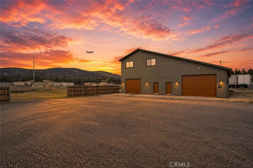 614 W Fairway