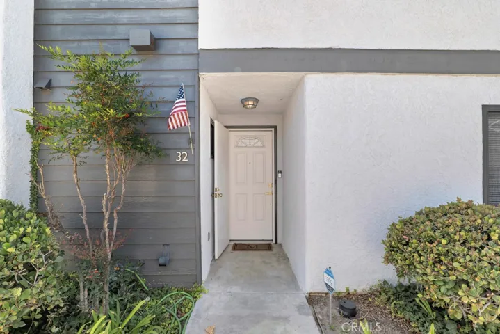 11311 Tampa Avenue 32, Porter Ranch, California 91326