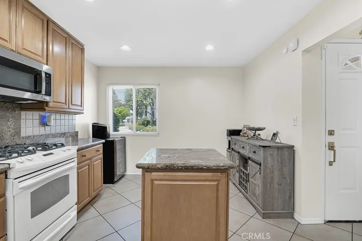11311 Tampa Avenue 32, Porter Ranch, California 91326