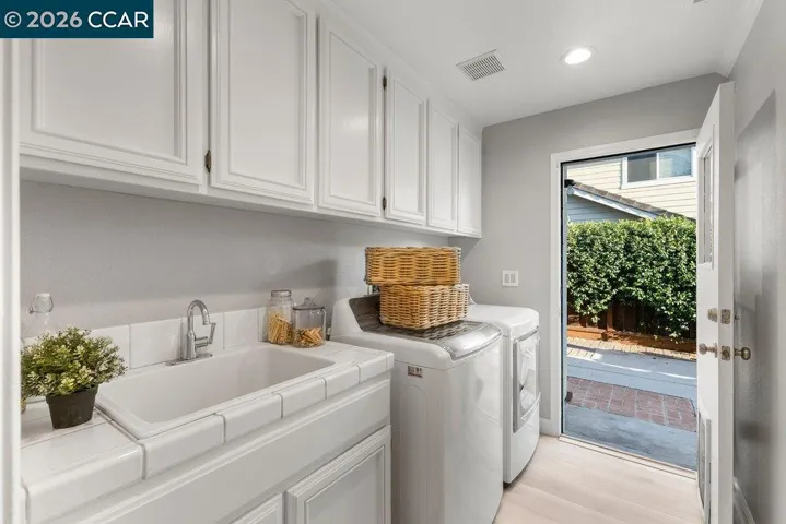 988 Roma Street, Livermore, California 94551