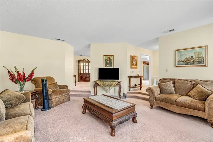 5618 N 9th, Fresno, California 93710